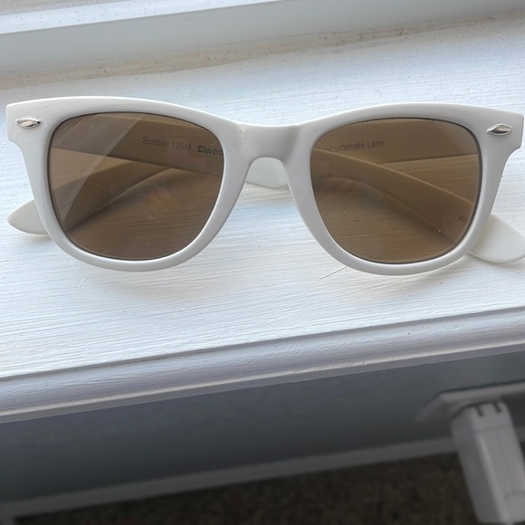 sunglasses - Picture 1 of 4